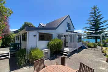 48 Pacific Parade, Army Bay