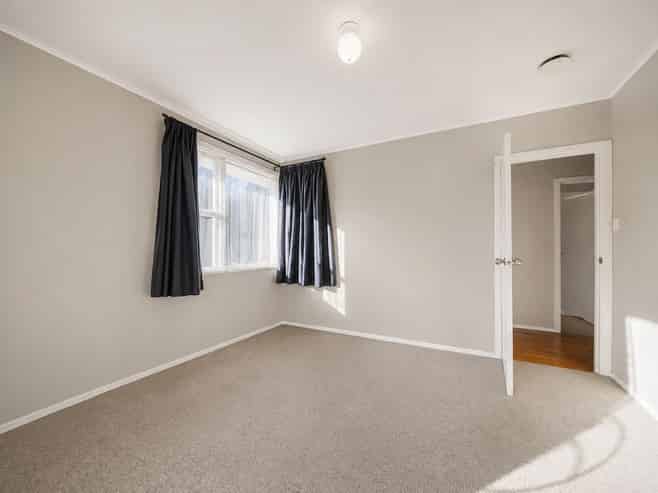 42A Cobham Crescent, Kelston