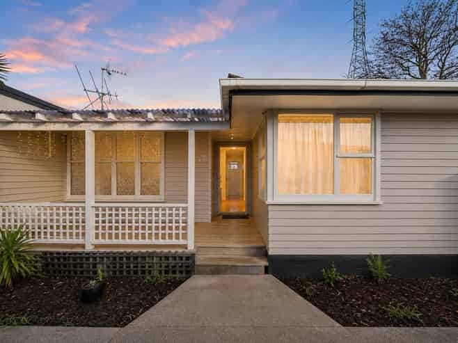 42A Cobham Crescent, Kelston