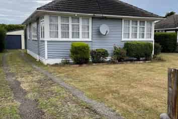 30 Churchill Avenue, Lansdowne