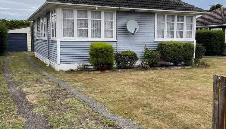 30 Churchill Avenue, Lansdowne