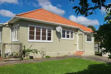 89 Savage Crescent, West End