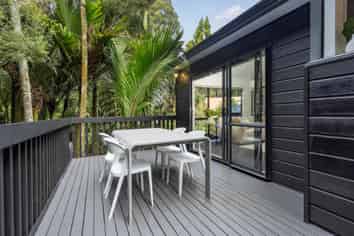 38 Mahoe Road, Titirangi