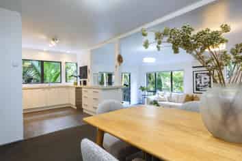 38 Mahoe Road, Titirangi