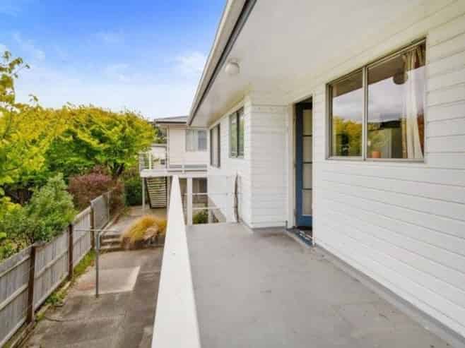 4/12A Oxford Street, Tawa