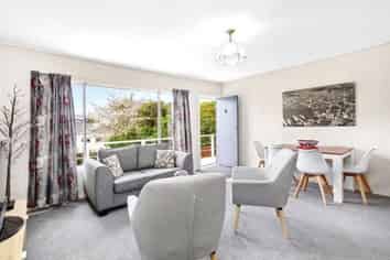 4/12A Oxford Street, Tawa