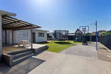 4 Robert McKeen Street, Otaki Beach