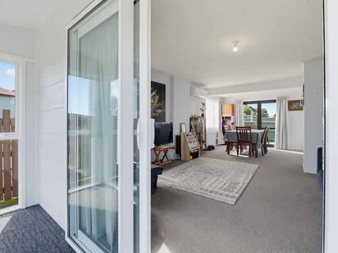 64 Rhodes Drive, Kelvin Grove