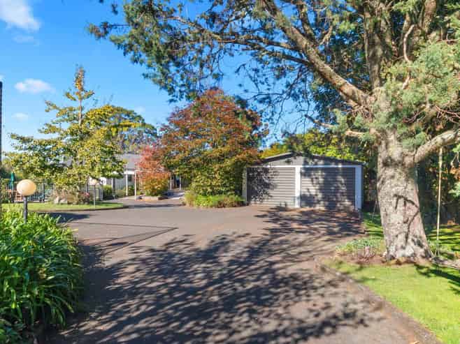 438 Pinnacle Hill Road, Bombay