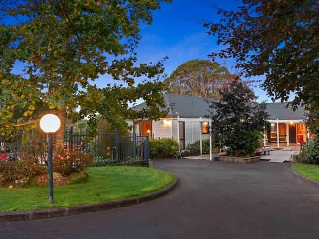 438 Pinnacle Hill Road, Bombay