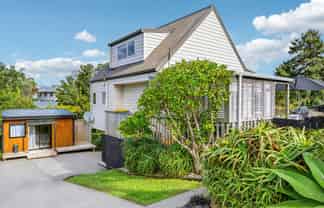 32 Springtime Crescent, Stanmore Bay