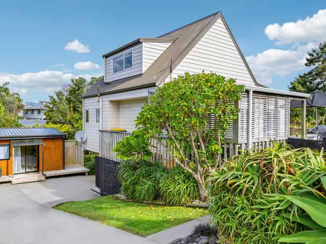 32 Springtime Crescent, Stanmore Bay