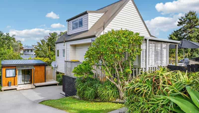 32 Springtime Crescent, Stanmore Bay