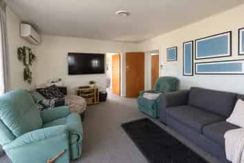 25 Clyde Crescent, Roslyn
