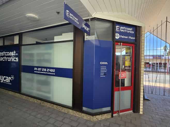 Compact office or retail space!