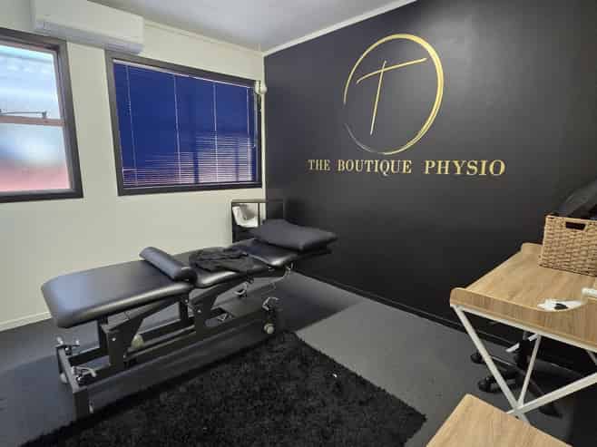 Suit retail, office or service tenancy!