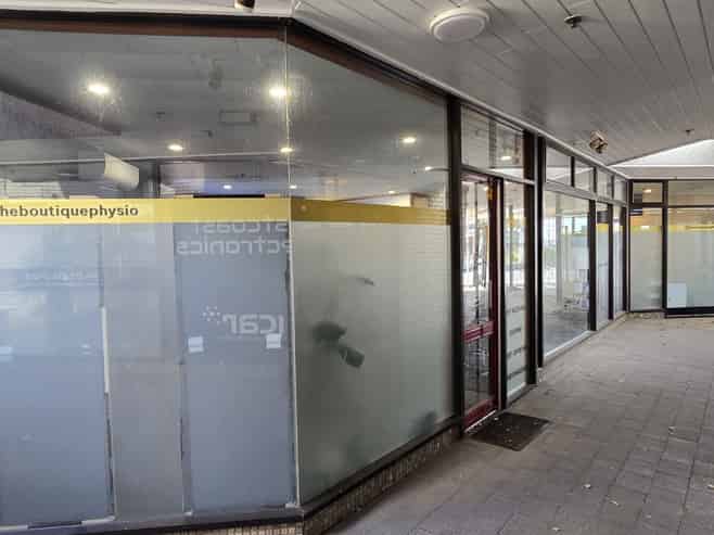 Suit retail, office or service tenancy!