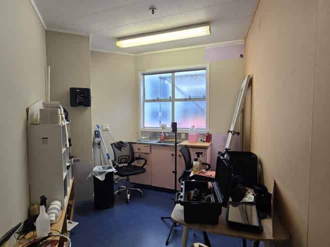 Suit retail, office or service tenancy!