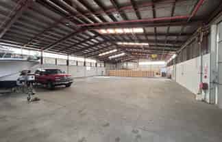 850m² Onekawa Warehouse with Optional Yard