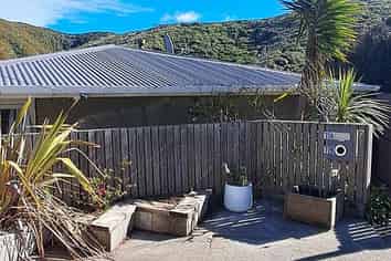 7a Amos Way , Kingston