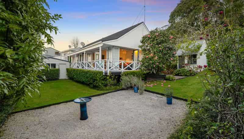 16A Winhall Rise, Remuera