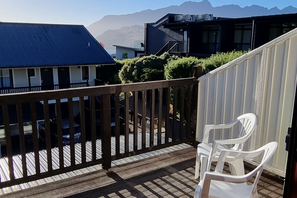 2 Bedroom, 1 Bathroom Apartment in Fernhill 2