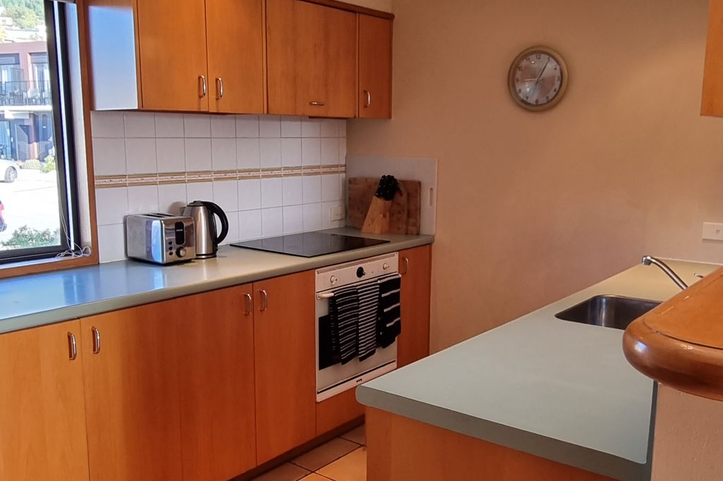 2 Bedroom, 1 Bathroom Apartment in Fernhill 5