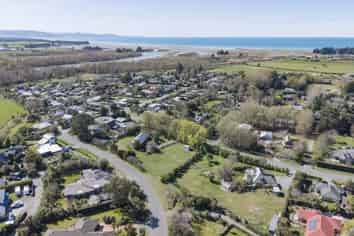 84 Queens Avenue, Waikuku Beach