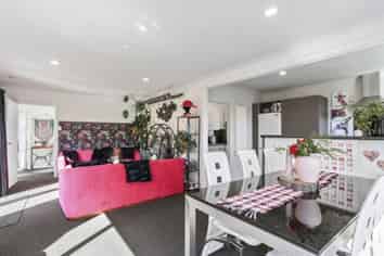 1/328 Main North Road, Redwood