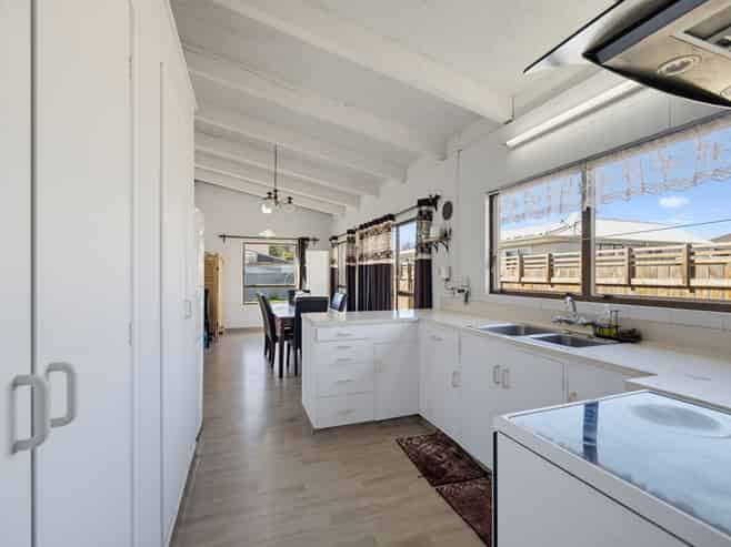309 Frederick St West, Mahora