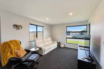 66  Oaks Drive, Lincoln