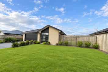 66  Oaks Drive, Lincoln