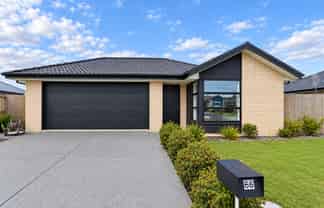 66  Oaks Drive, Lincoln
