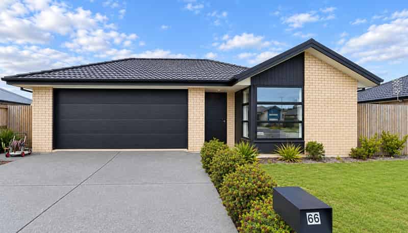 66  Oaks Drive, Lincoln