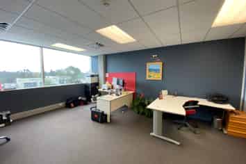MODERN OFFICE IN THE JOHN BUTLER CENTRE
