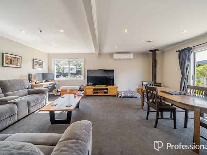 25 Kendal Grove, Wainuiomata
