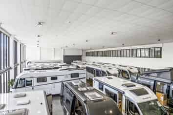 High spec display showroom with secure yard option