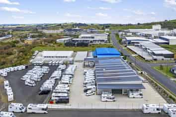 High spec display showroom with secure yard option