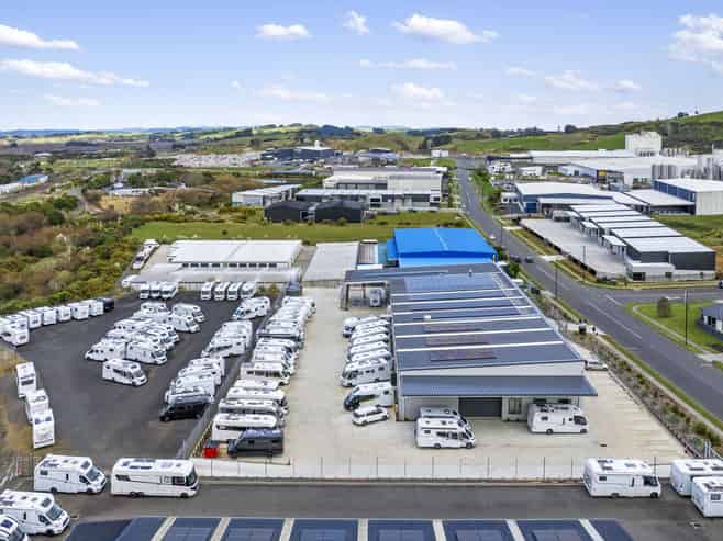 High spec display showroom with secure yard option