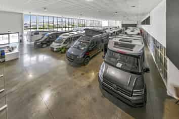 High spec display showroom with secure yard option