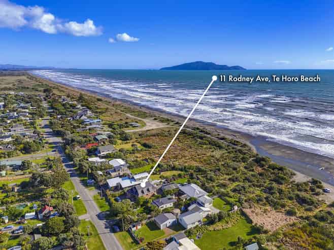 11 Rodney Avenue, Te Horo Beach
