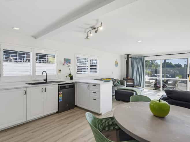 11 Rodney Avenue, Te Horo Beach