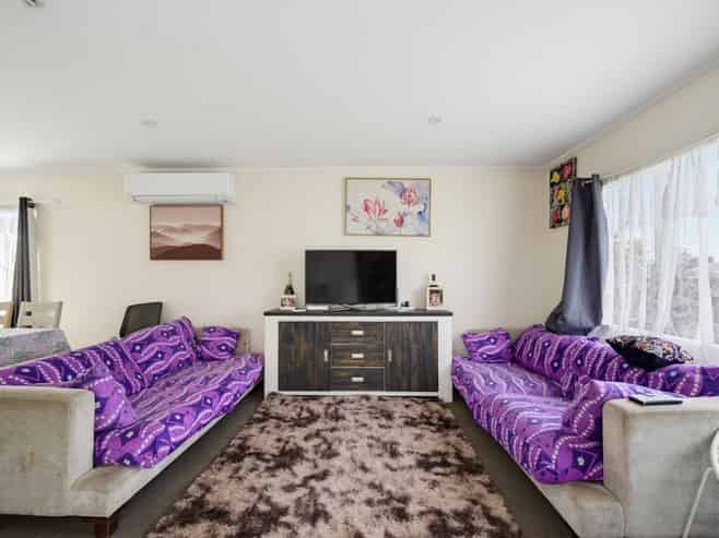 17 Dungarvon Pl, Clendon Park