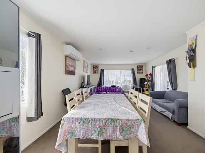 17 Dungarvon Pl, Clendon Park