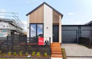 2/18 Lumino Terrace, Peacocke