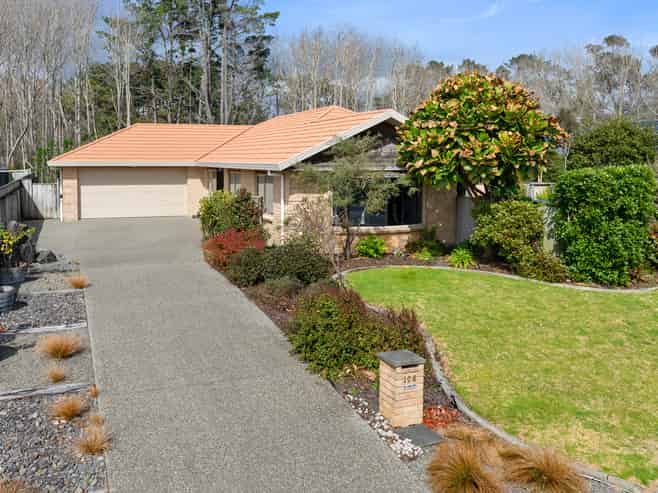 106 Weggery Drive, Waikanae