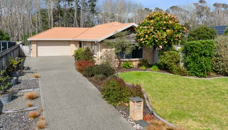 106 Weggery Drive, Waikanae
