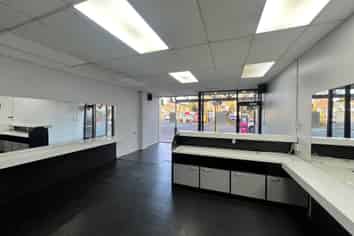 ESTABLISHED SALON IN THE HEART OF MT ALBERT
