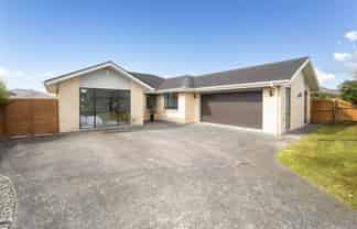 14 Robert Might Road, Kumeu