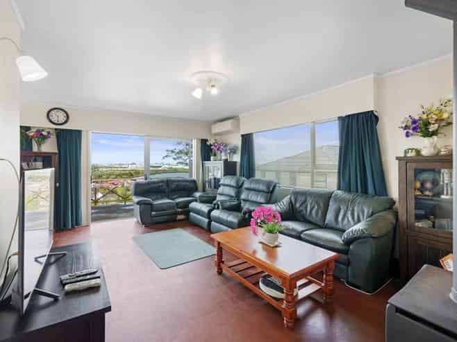 40 Ellesmere Crescent, Pakuranga Heights